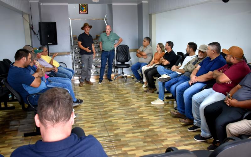 Câmara de Vereadores recebe visita do deputado federal Paulo Litro